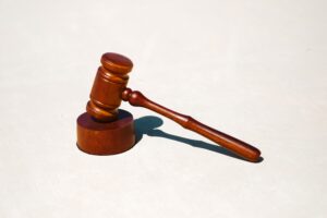 Ventajas e inconvenientes de acudir a los tribunales tras un accidente de tráfico