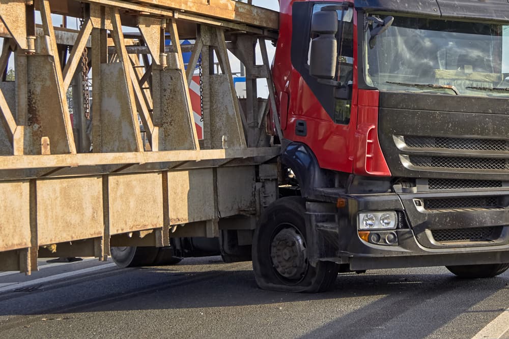 Tire Blowouts I Jackknife Truck Accident