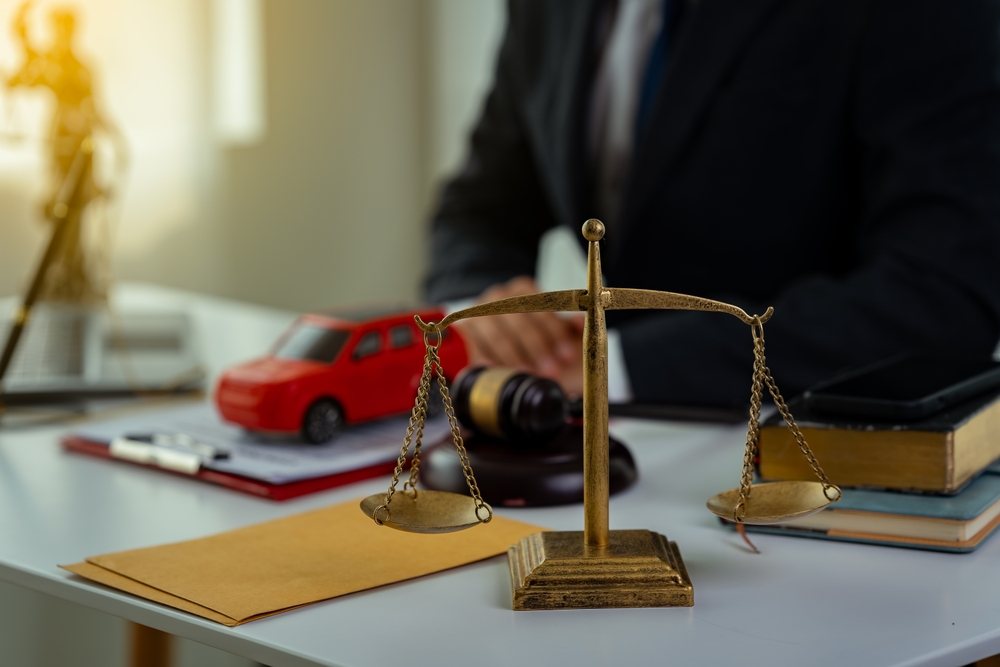 Insurance for court claims in the courtroom Gavels and small toy car models Two cars on the table in the court Lawyer service concept trial Close-up pictures